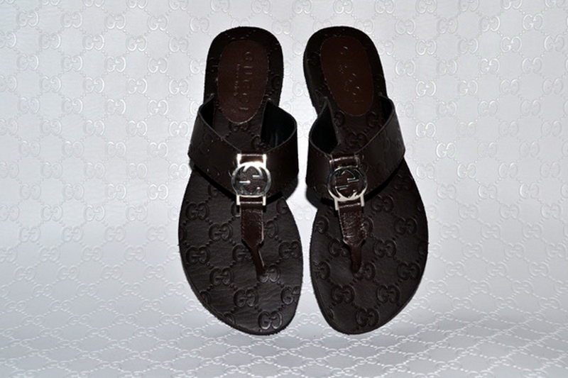 Gucci Slippers Woman--261